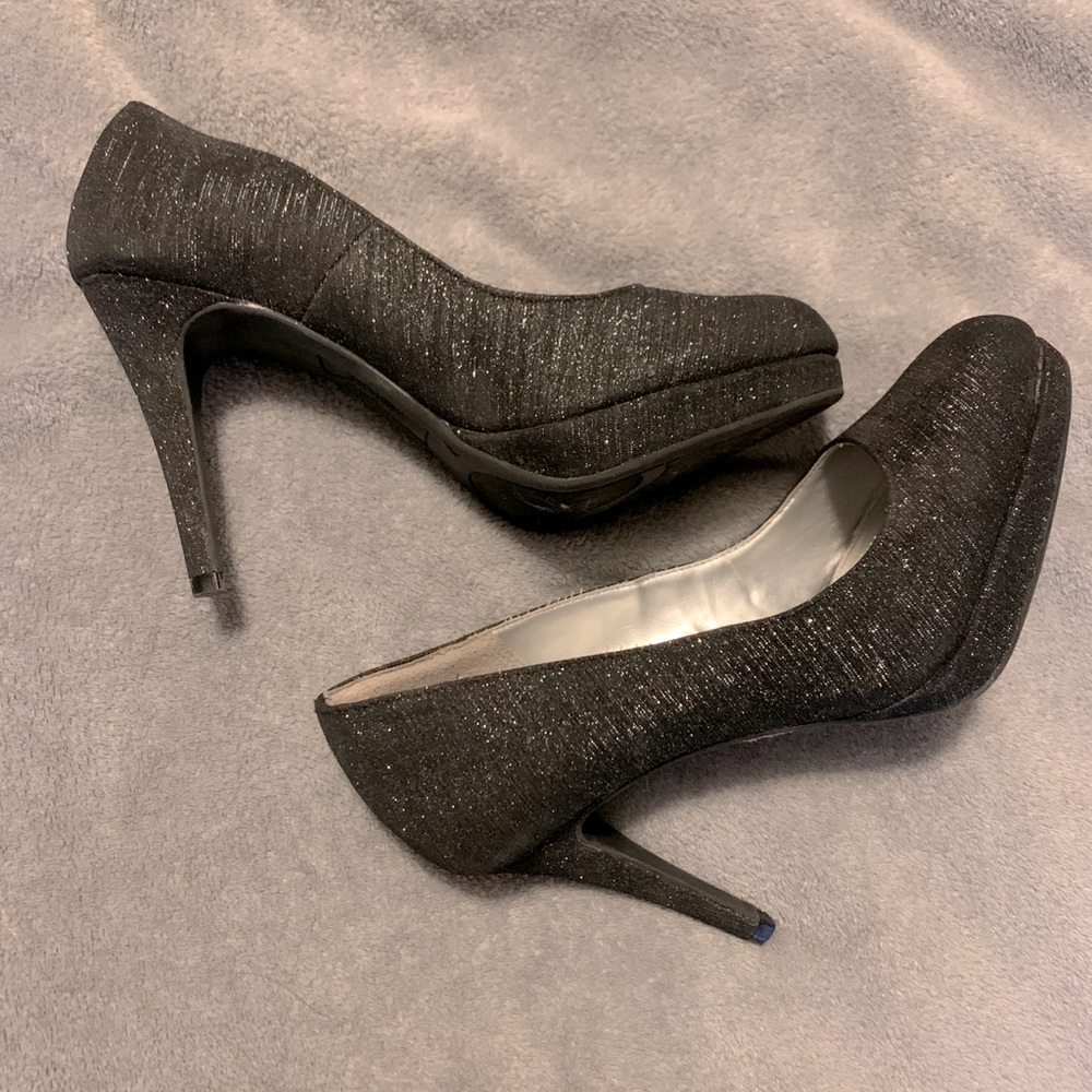 Black heels - Picture 2 of 3
